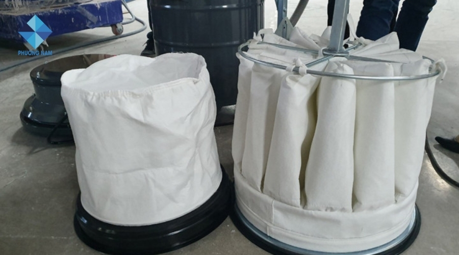 Vệ sinh máy hút bụi công nghiệp 2