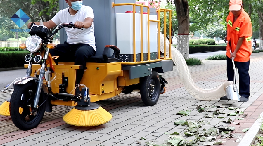 Trong quản lý và vệ sinh đô thị, đường phố