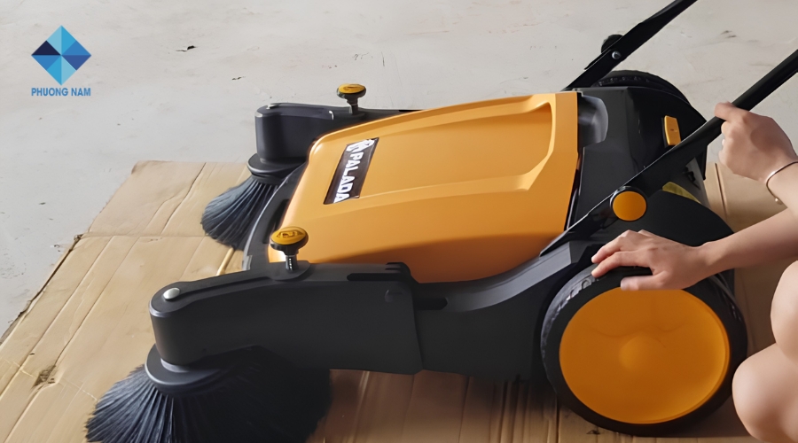 Cách vận hành xe quét rác đẩy tay