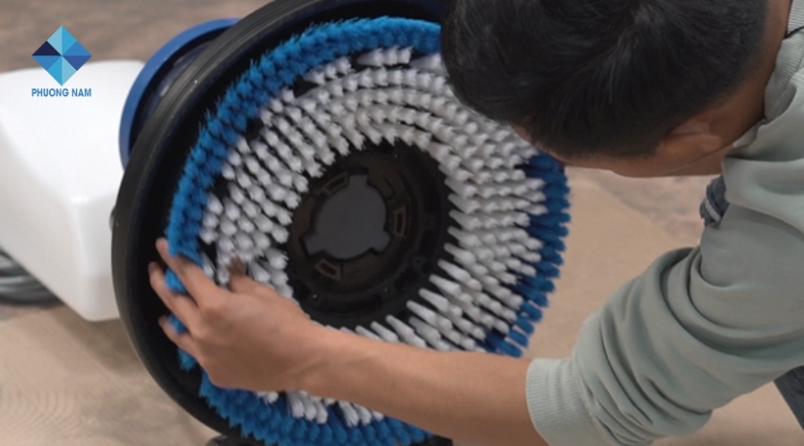 Lắp đặt bàn chải/pad đúng kỹ thuật