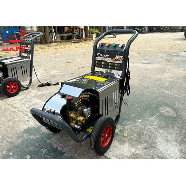 Máy rửa xe cao áp Lucky 2600PSI 4kw 3 pha tự ngắt