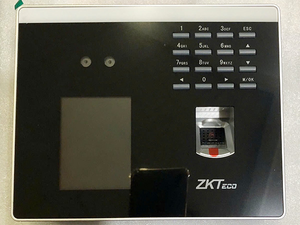 Máy chấm công vân tay và khuôn mặt ZKTeco MB40VL màu đen