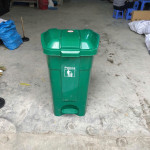 Thùng rác 70L nhựa HDPE đạp chân màu xanh lá Paloca HTN70-G1