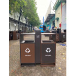 Thùng rác sơn màu 2 ngăn có gạt tàn HTI2N64