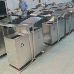 Thùng rác inox 2 ngăn có gạt tàn HTI2N58-GT