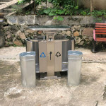 Thùng rác inox 2 ngăn có gạt tàn HTI2N167-GT