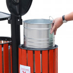Thùng rác giả gỗ treo đôi ngoài trời có gạt tàn HTSOD-07