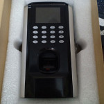 Máy chấm công vân tay Ronald Jack SF200